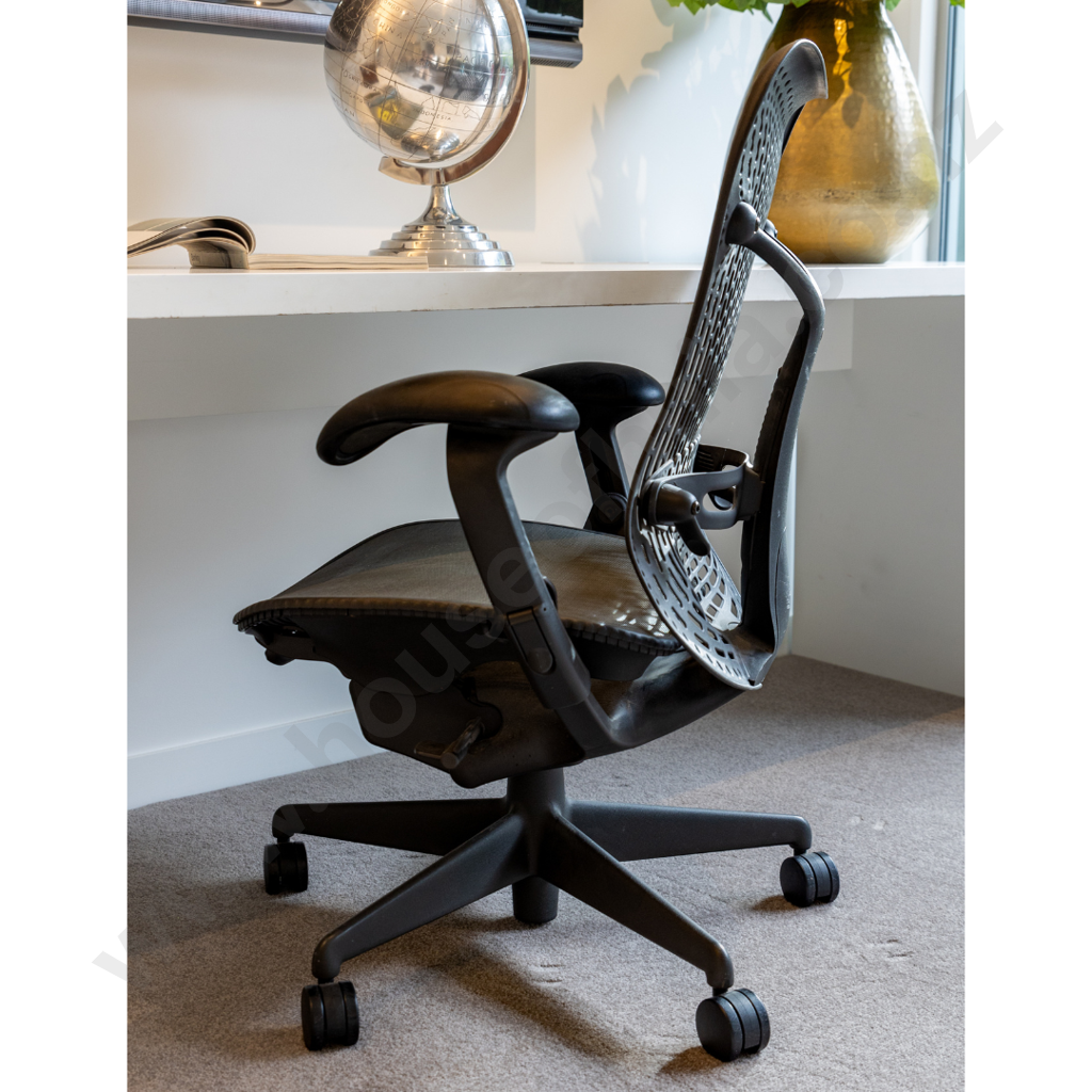 Herman Miller Aeron Chair RP $2,500.00 Image 1++