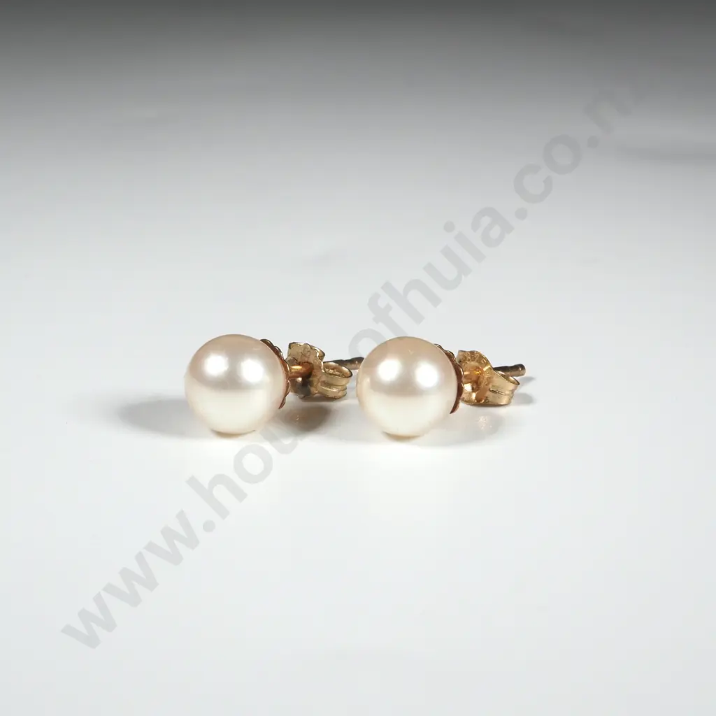9ct Gold Pearl Studs Image 1++