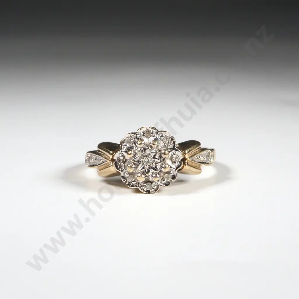 9ct gold & Diamond Cluster Ring. Image 1++