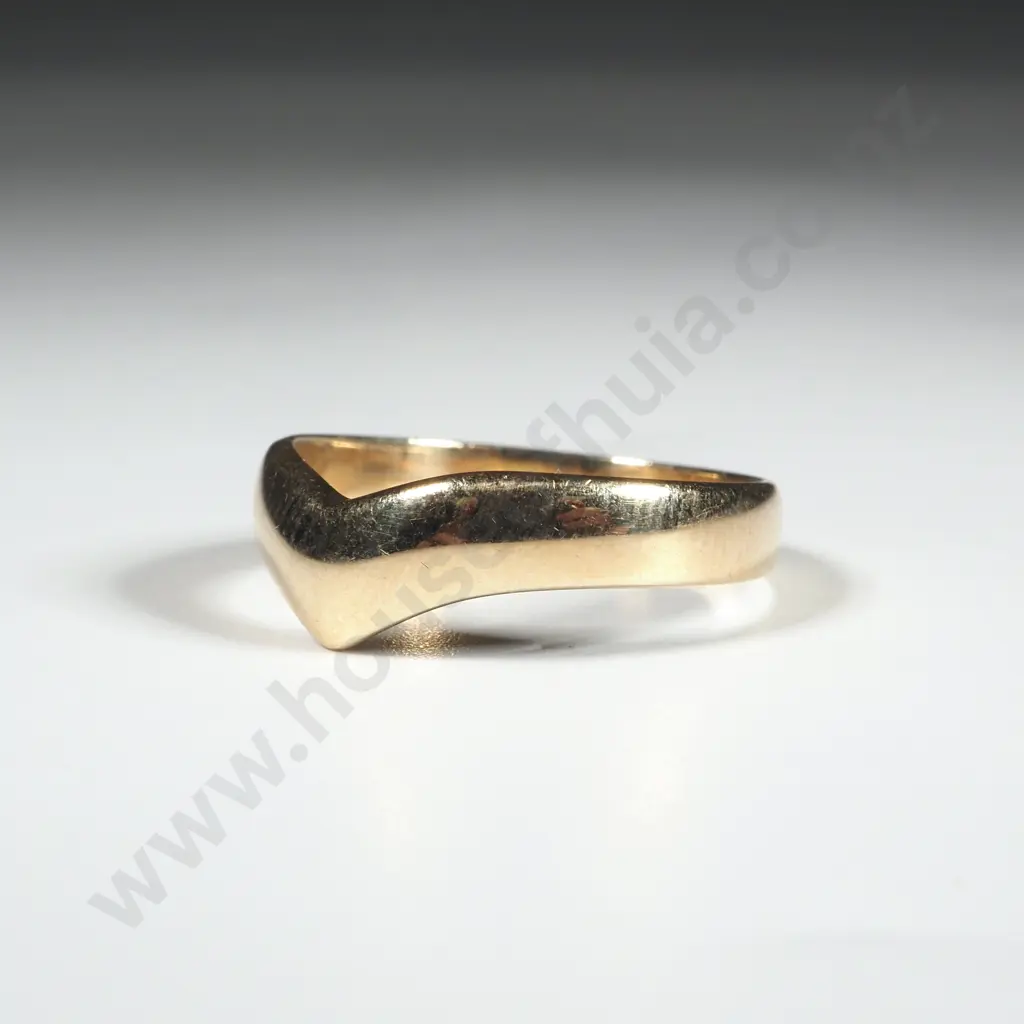 9ct Gold Ring w Pointed Top Image 1++