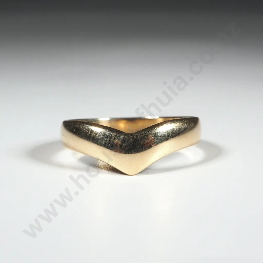 9ct Gold Ring w Pointed Top Image 1++