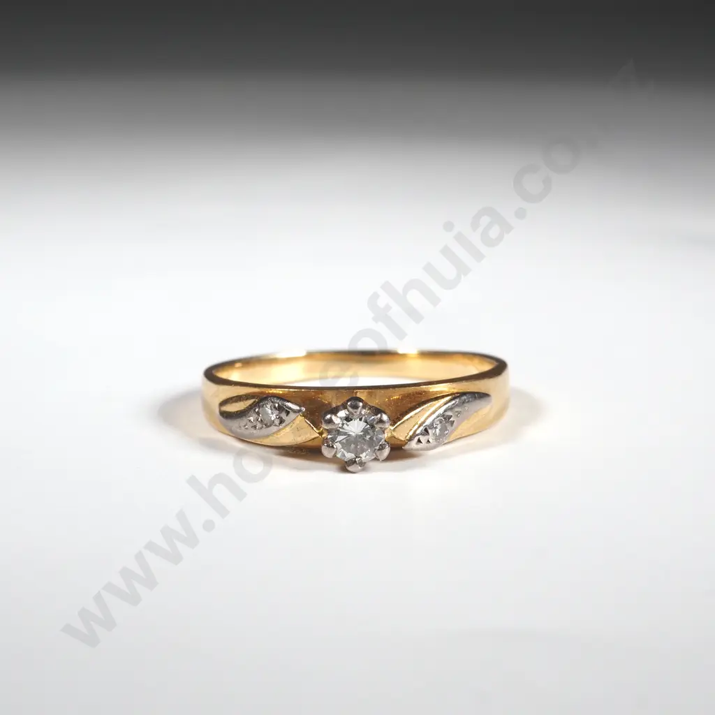 18ct Gold Diamond Ring Image 1++