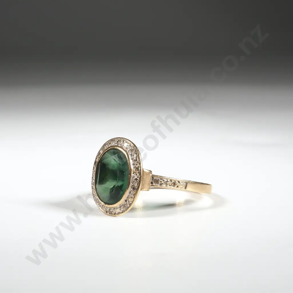 9ct Gold & Synthetic Emerald Ring Image 1++