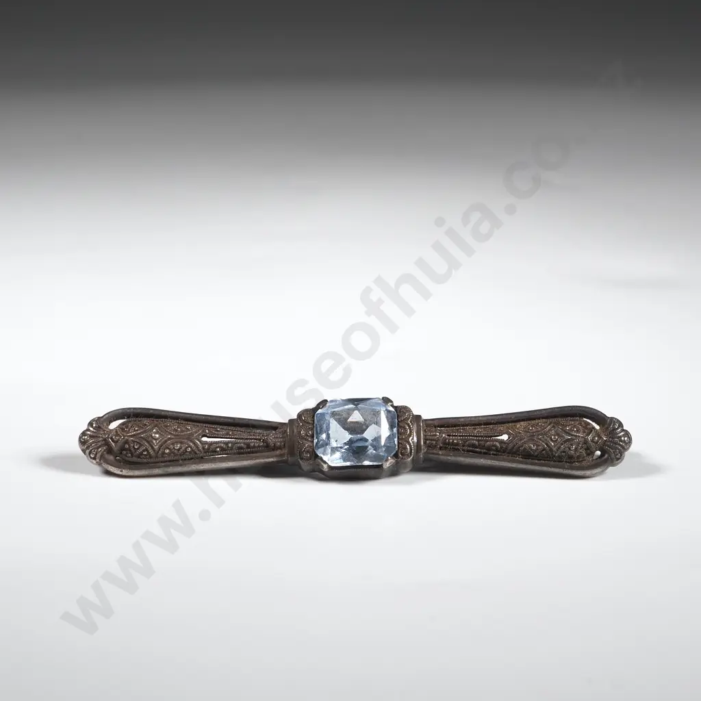 Silver & Blue Stone Bar Brooch. Stamped 800 Image 1++