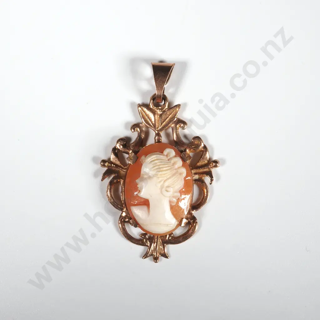 9ct Gold Cameo Pendant Image 1++