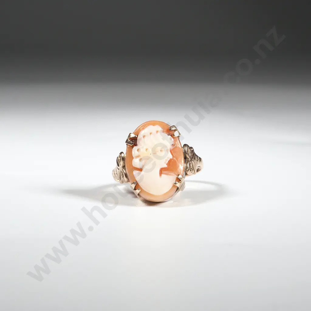 9ct Gold & Cameo Ring Image 1++
