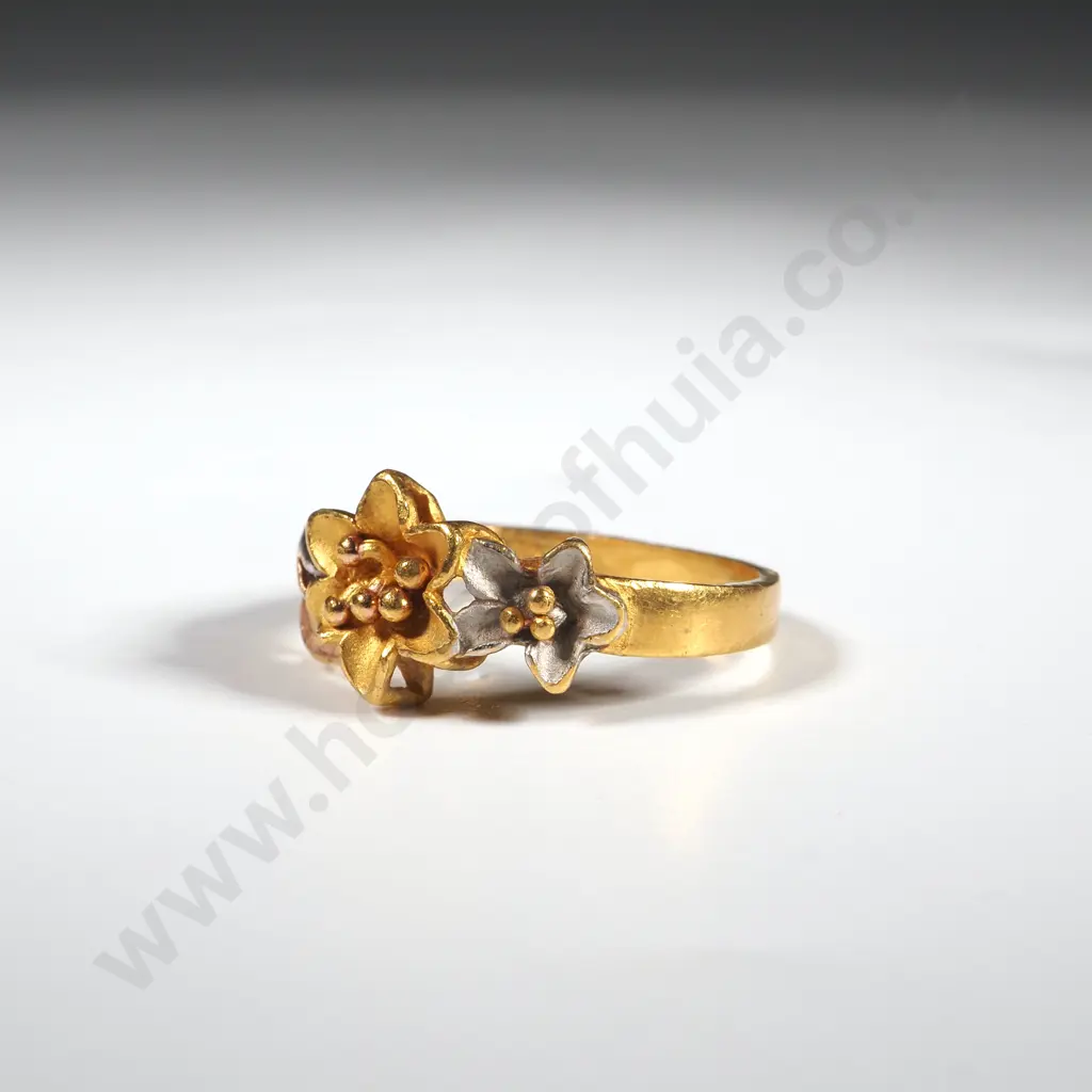 Decorative 22ct Gold Ring Image 1++