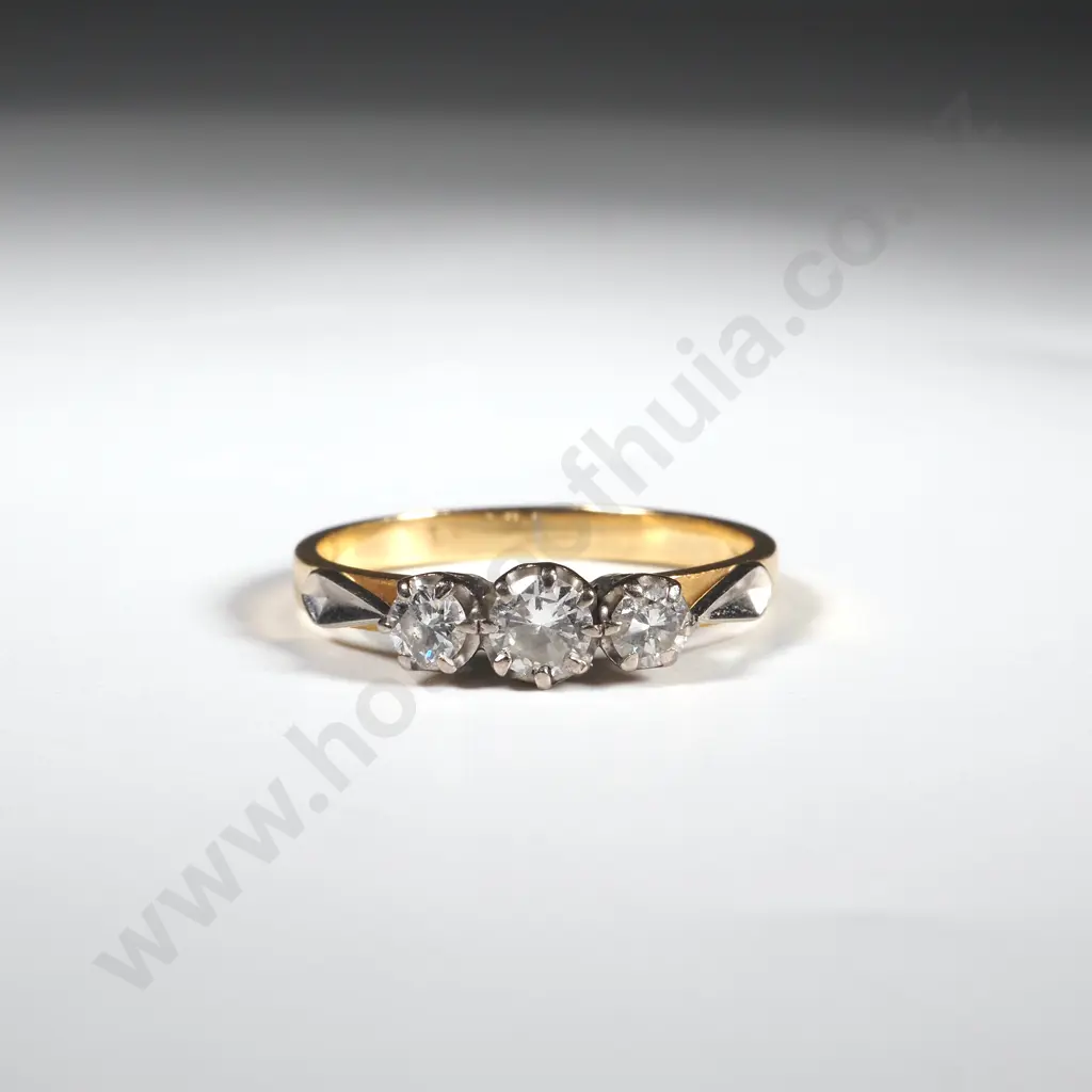18ct Gold Three Stone Diamond Ring Image 1++