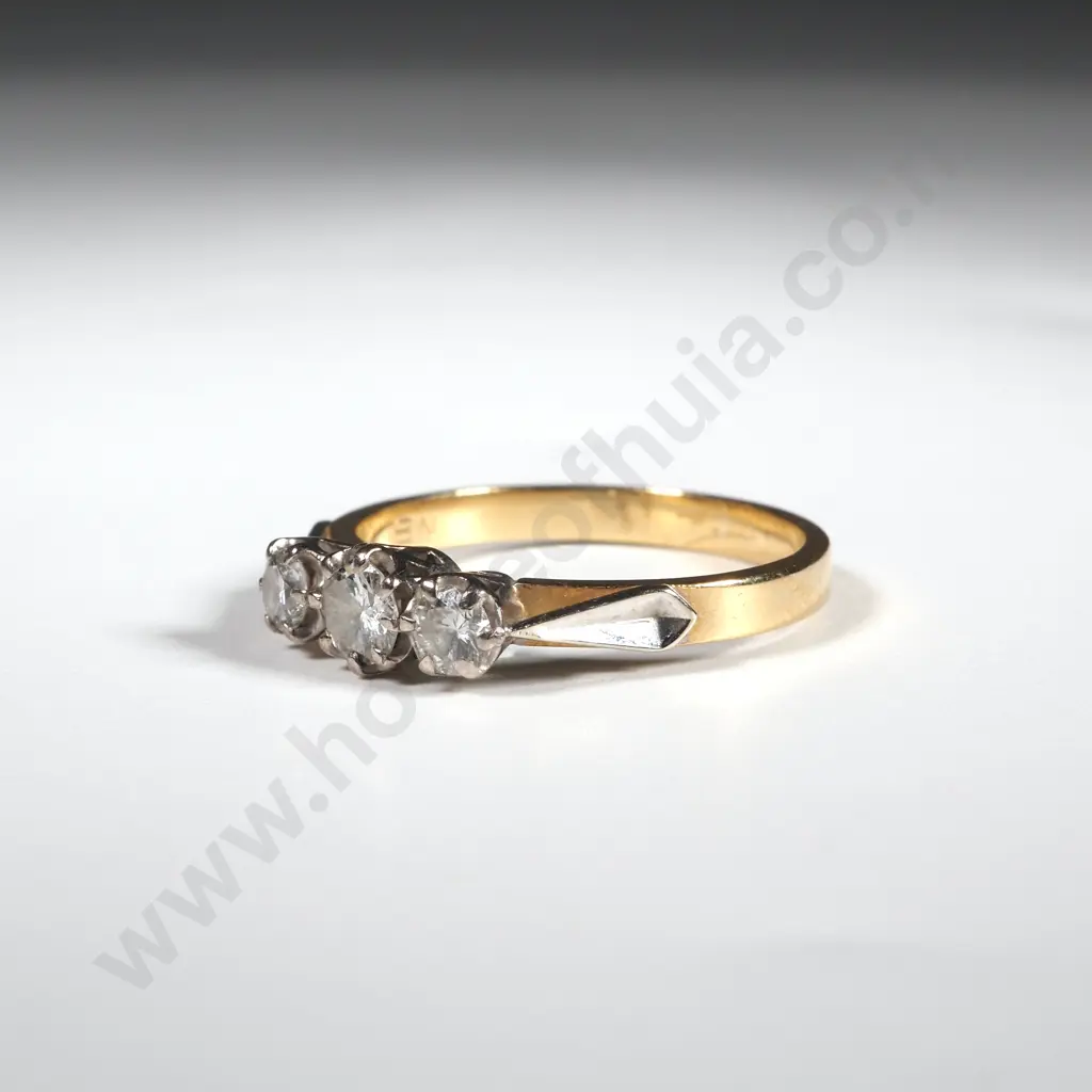 18ct Gold Three Stone Diamond Ring Image 1++