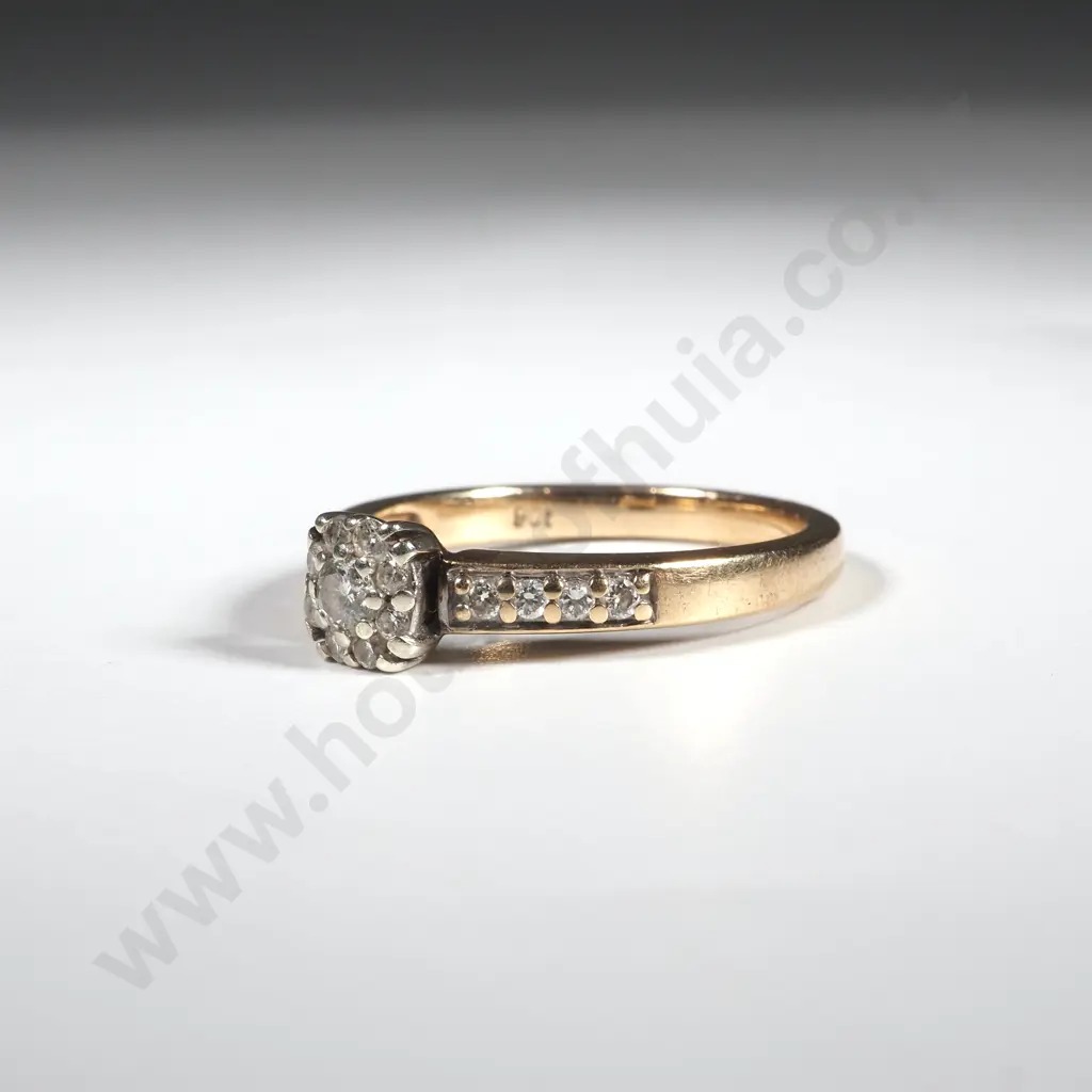 9ct Gold White Gem Ring Image 1++