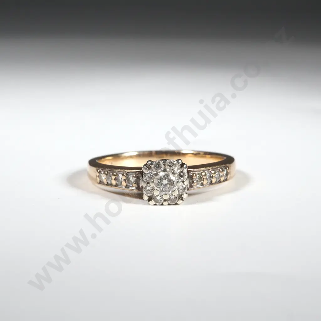 9ct Gold White Gem Ring Image 1++