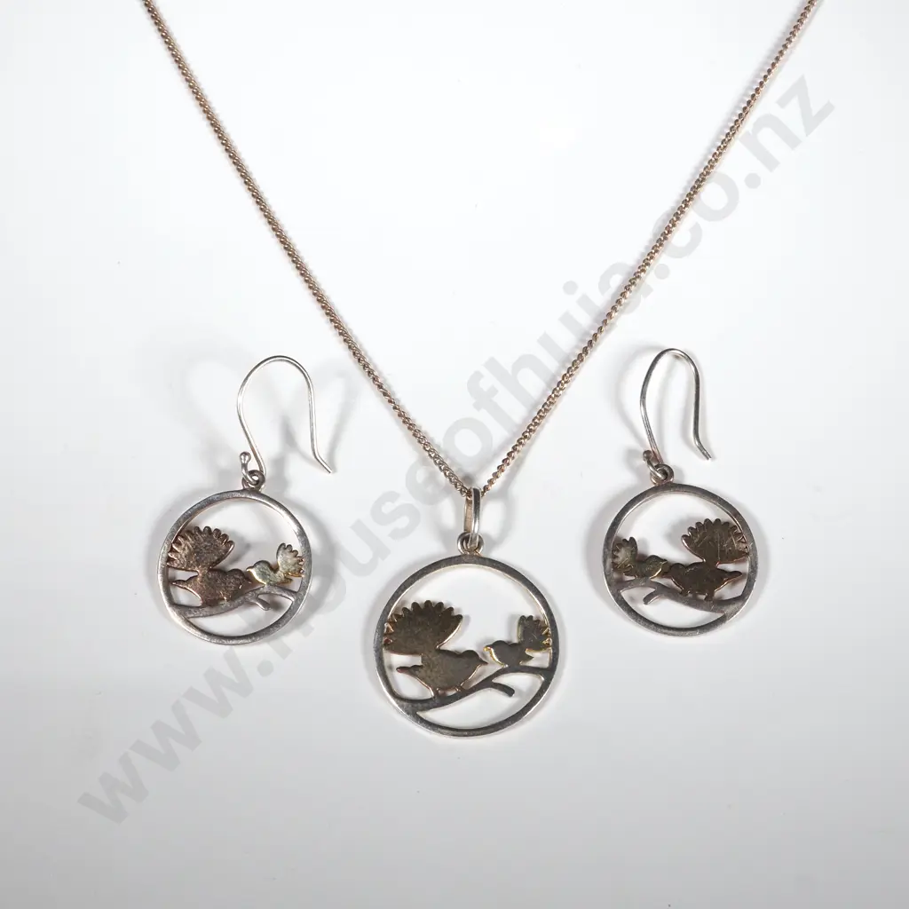 Sterling Silver Fantail Pendant & Chain & Pair Of Matching Fantail Earrings Image 1++
