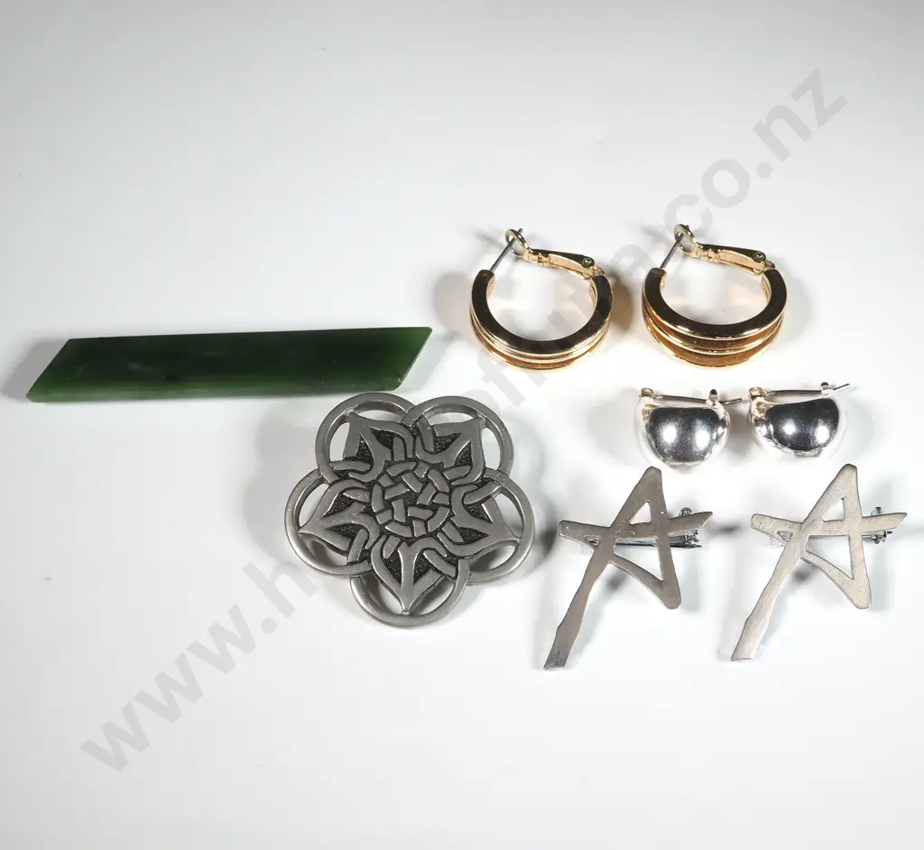 Assorted Costume Brooches & Earrings Image 1++