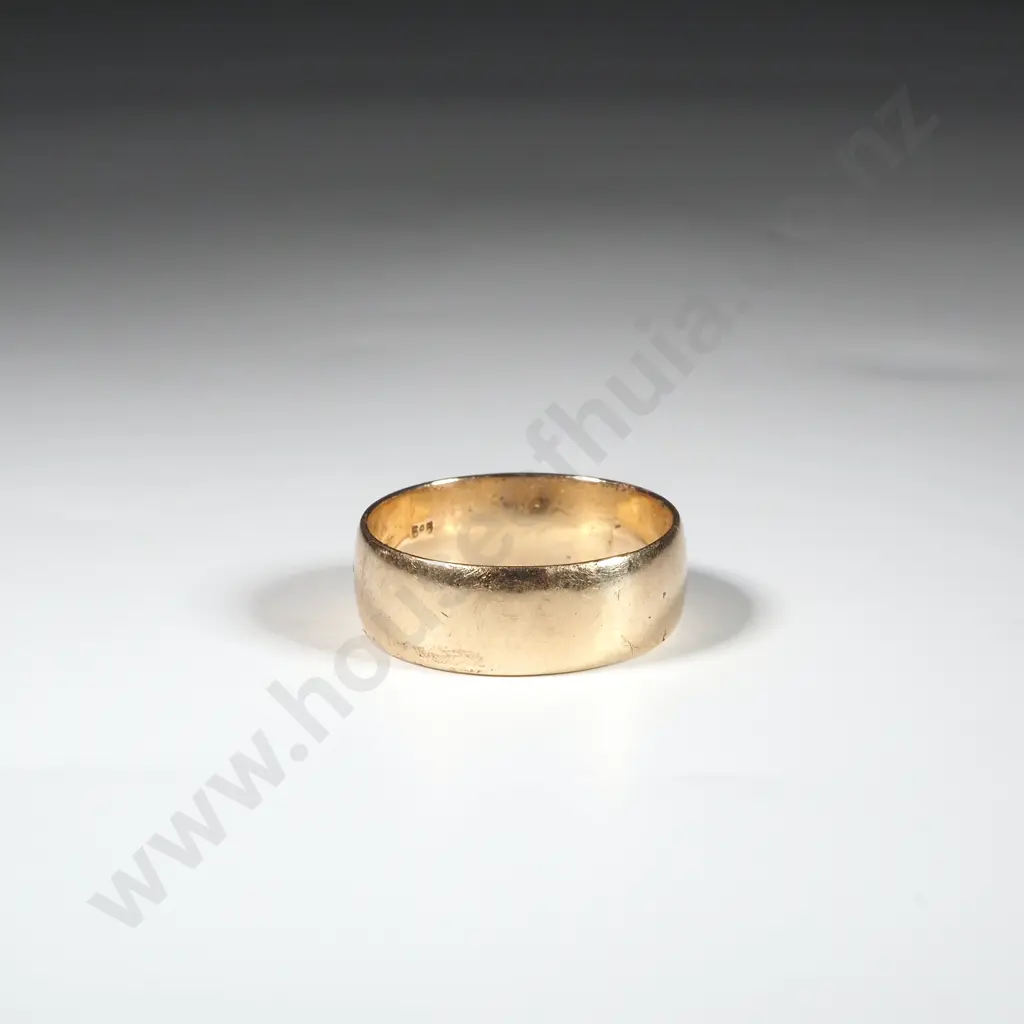 9ct Gold Rounded Wedding Band Image 1++