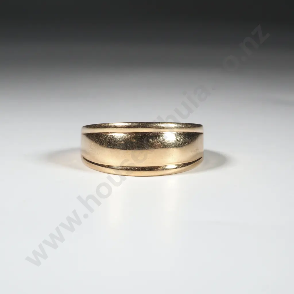 9ct Gold Band w Decorative Edges Image 1++