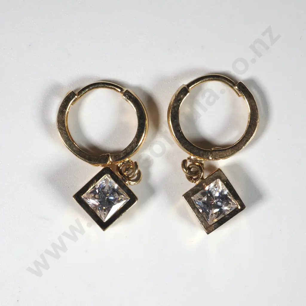 9ct Gold CZ Earring Image 1++