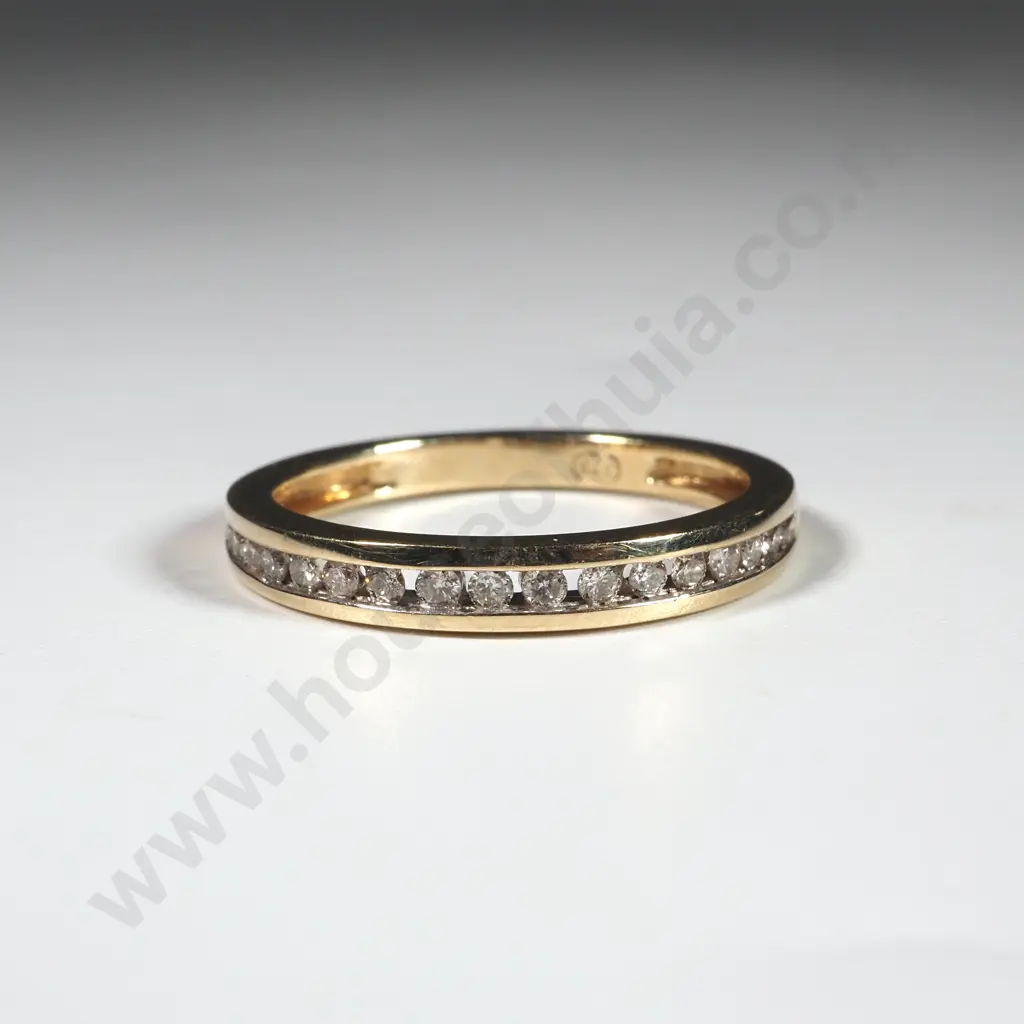 9ct Gold & Diamond Band Image 1++