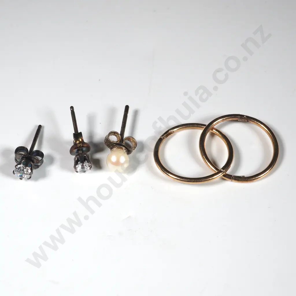 Assorted Earrings incl 9ct Hoops Image 1++