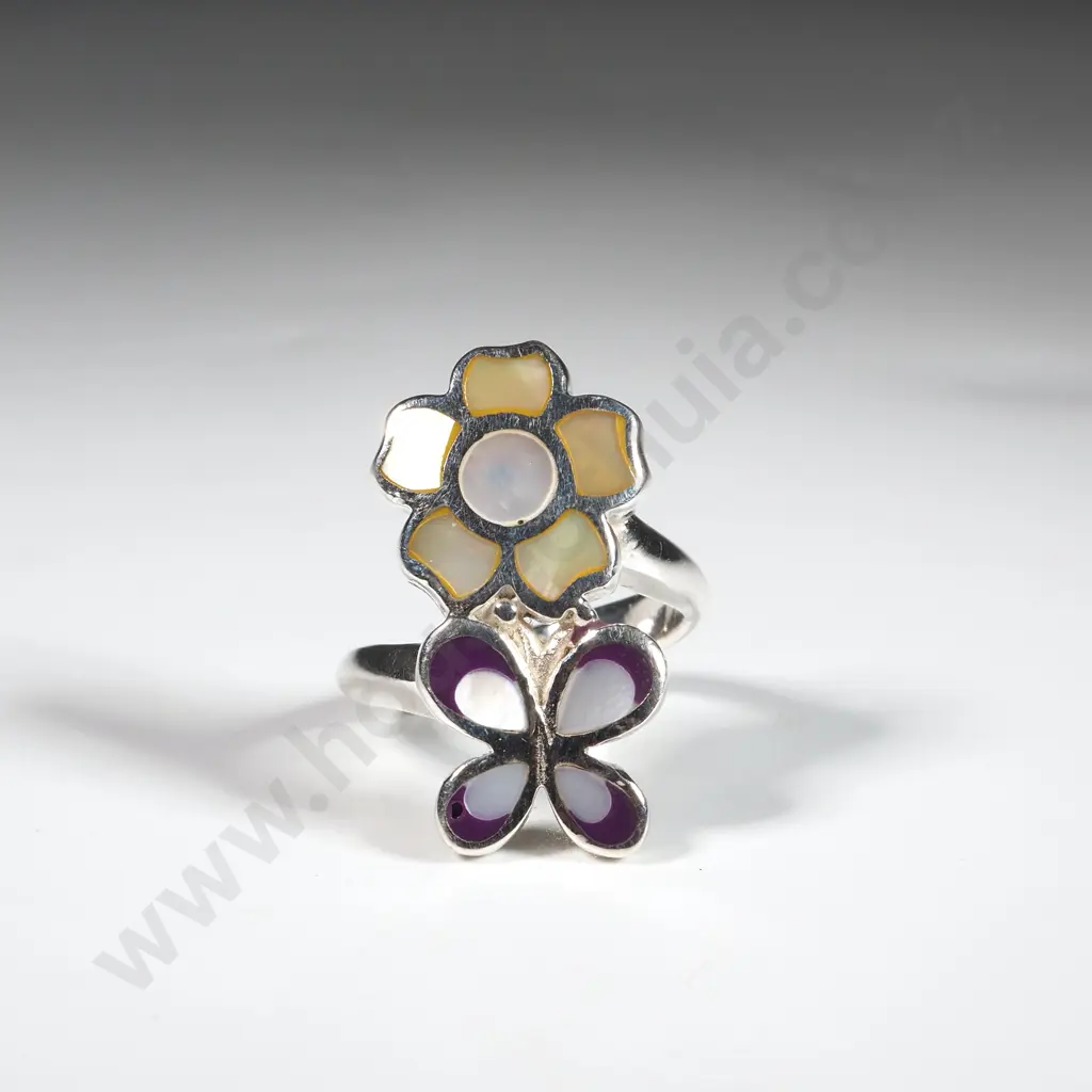 Sterling Silver & Mother Of Pearl Ring Image 1++