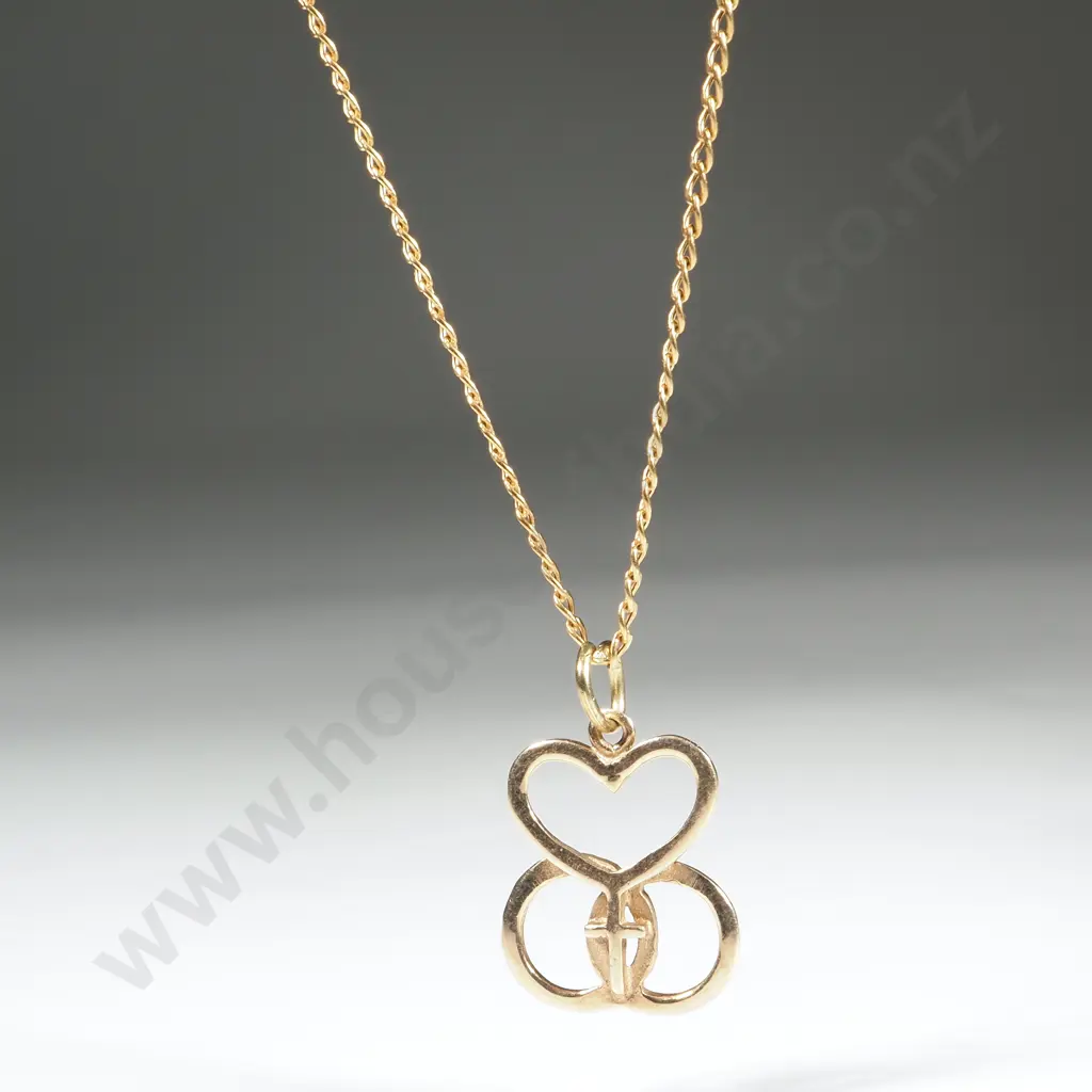 9ct Gold Double Ring & Heart Pendant With 9ct Gold Figaro Link Chain Image 1++