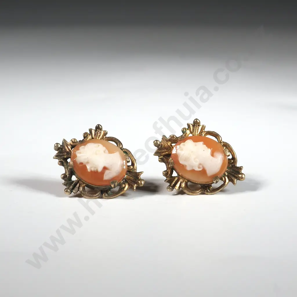 9ct Gold Cameo Earrings Image 1++