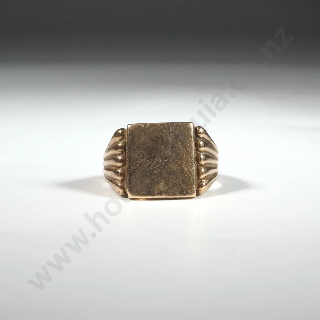 9ct Yellow Gold Signet Ring A/F - Split Shank Image 1++