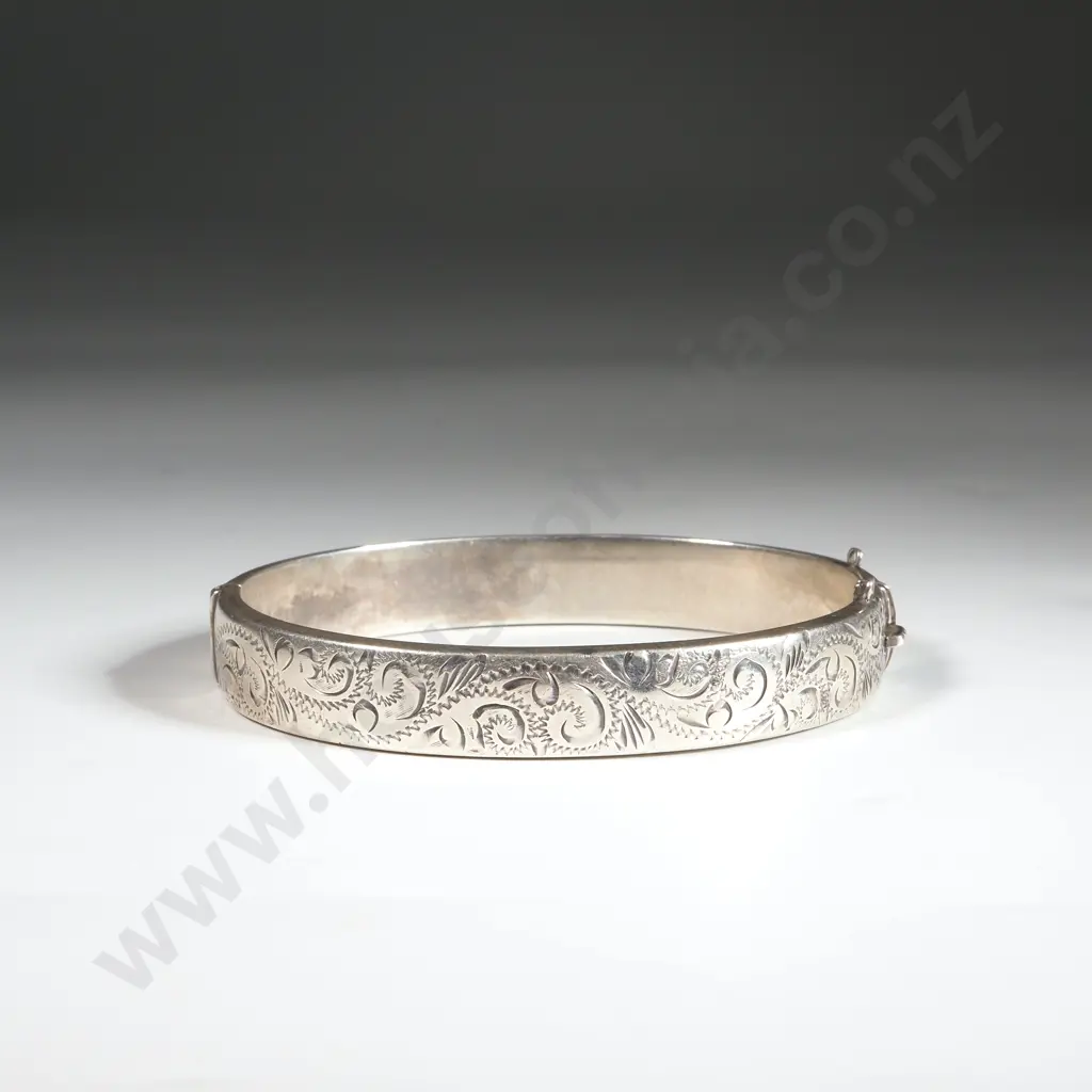 Sterling Silver Hinged Bangle w Decorative Engraving Image 1++