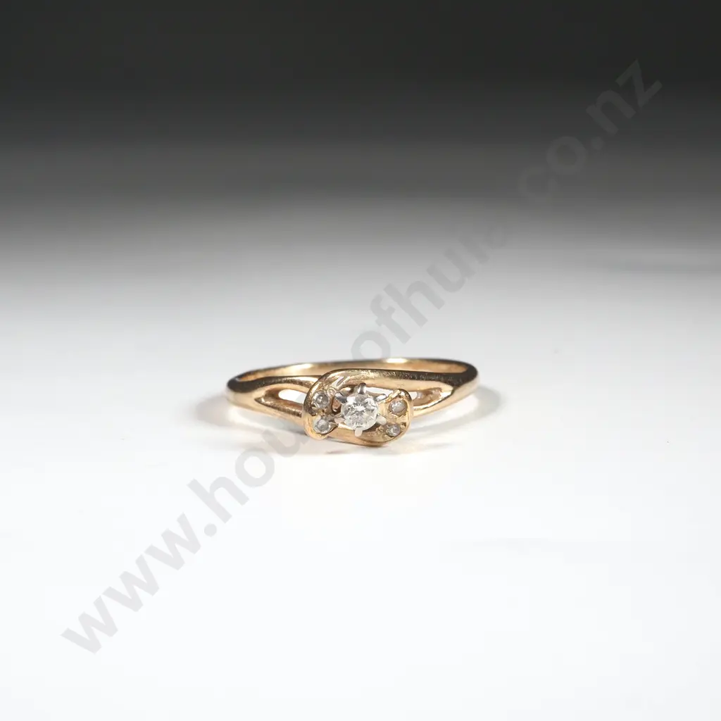 9ct Gold Three Stone Ring Image 1++