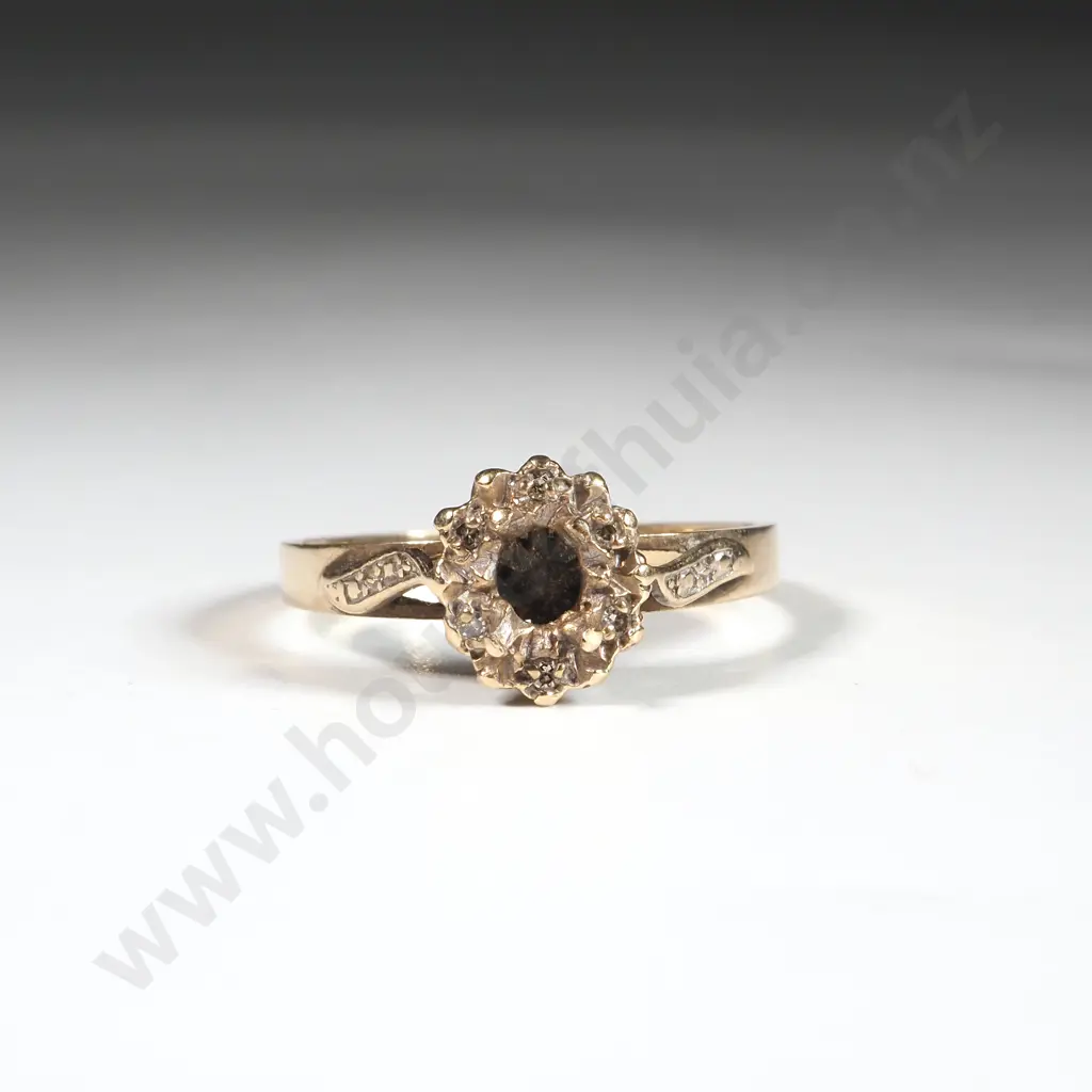 9ct Gold Ring A/F - Missing Central Stone Image 1++