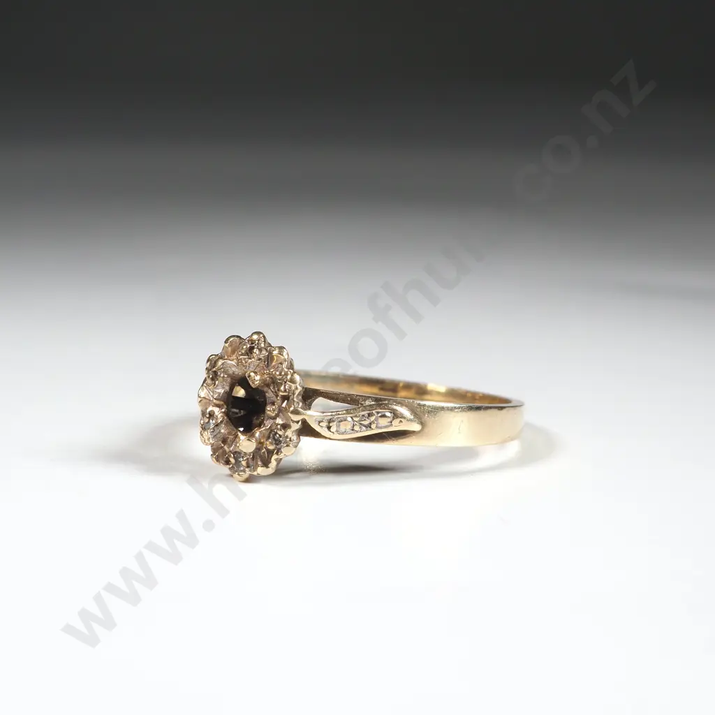 9ct Gold Ring A/F - Missing Central Stone Image 1++