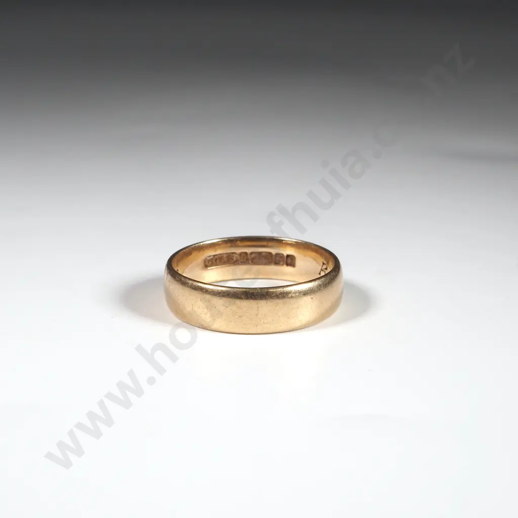 9ct Gold Wedding Band w English Hallmarks Image 1++