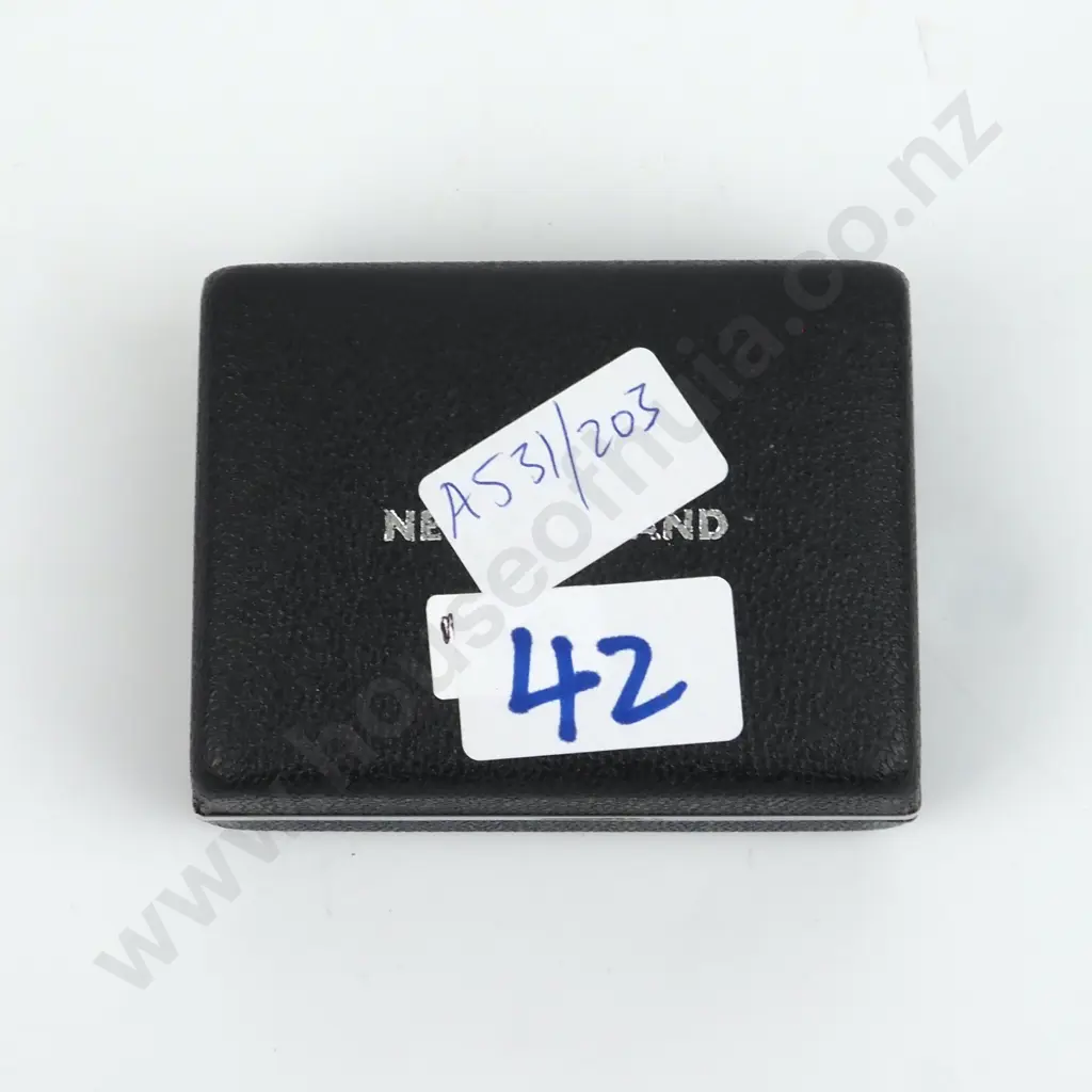 1984 New Zealand Sterling Silver Proof Dollar - Chatham Island Black Robin Image 1++