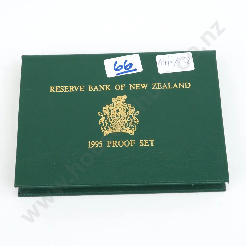1995 New Zealand Proof Set w Silver Dollar  Image 1++