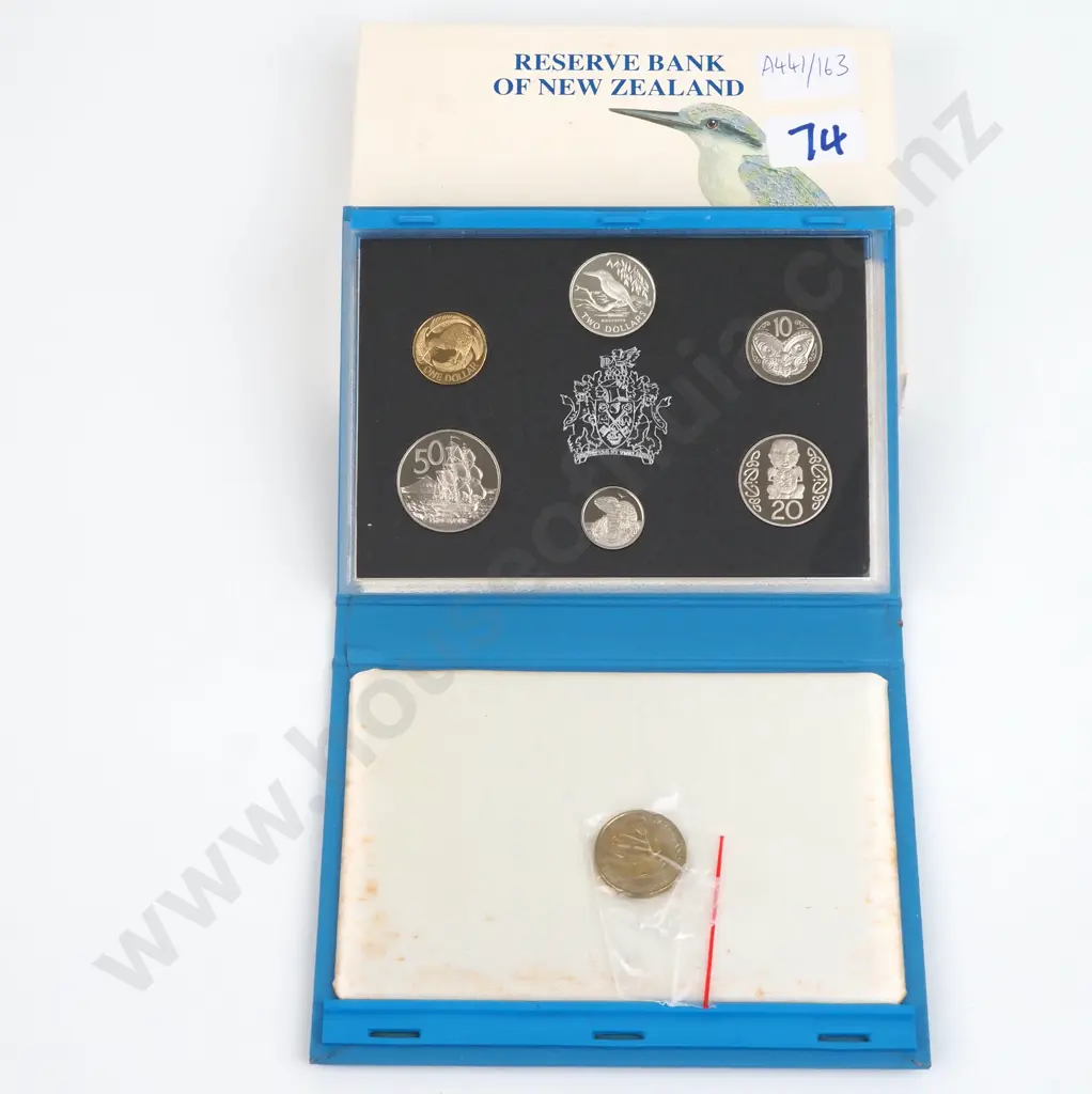 1993 New Zealand Proof Coin Set w Silver Dollar  Image 1++