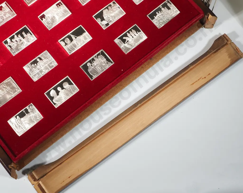 Elizabeth Our Queen Sterling Silver Collectors Set in Presentation Case - 587.83 Grams ASW  Image 1++