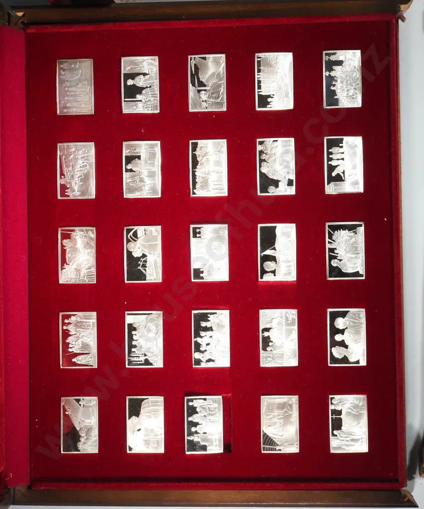 Elizabeth Our Queen Sterling Silver Collectors Set in Presentation Case - 587.83 Grams ASW  Image 1++