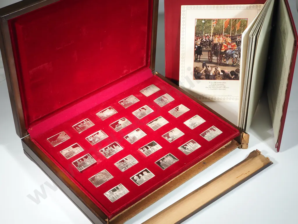 Elizabeth Our Queen Sterling Silver Collectors Set in Presentation Case - 587.83 Grams ASW  Image 1++