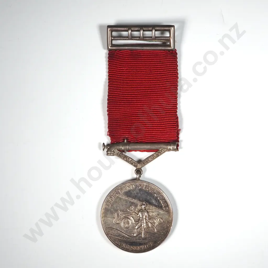 1944 Auckland Fireboard UFBA Long Service Silver Medal to F Lipscombe: 50.8 Grams :  Image 1++