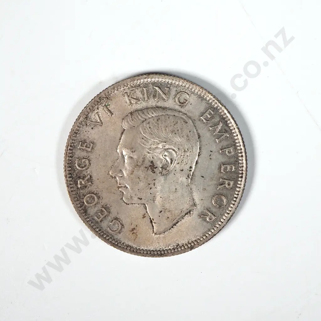 1945 New Zealand Half Crown - Some Mint Lustre - Nice Coin Image 1++