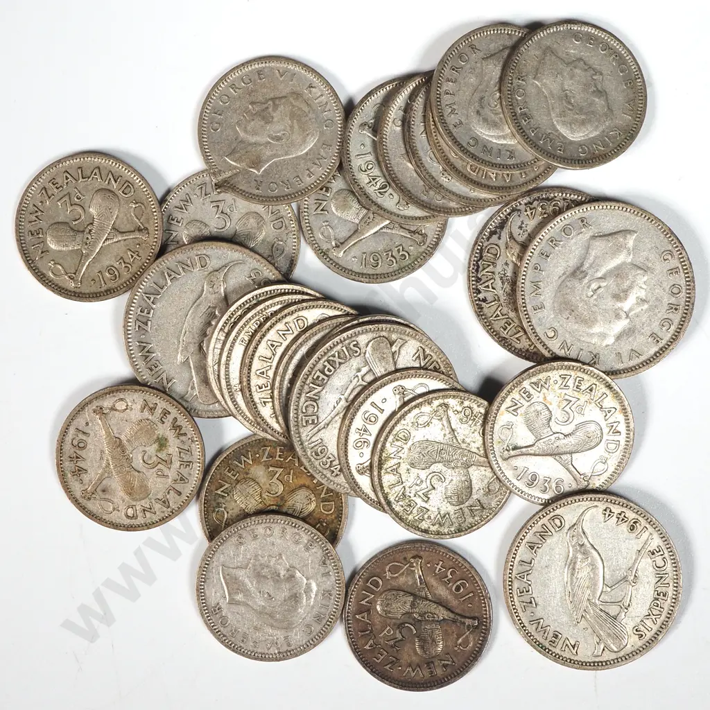 45.8 Grams of 50% New Zealand Silver Coinage  Image 1++