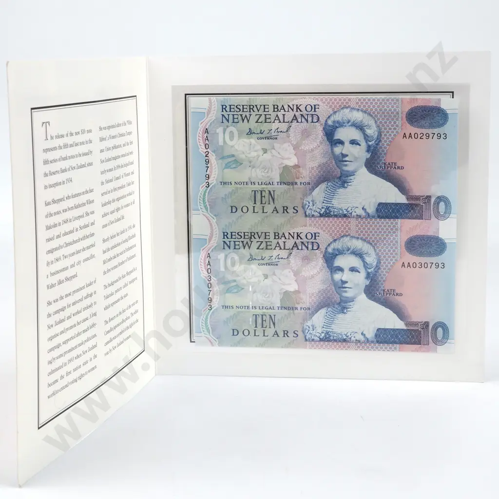 1993 New Zealand Uncut Pair of Ten Dollar Banknotes in Presentation Pack  Image 1++