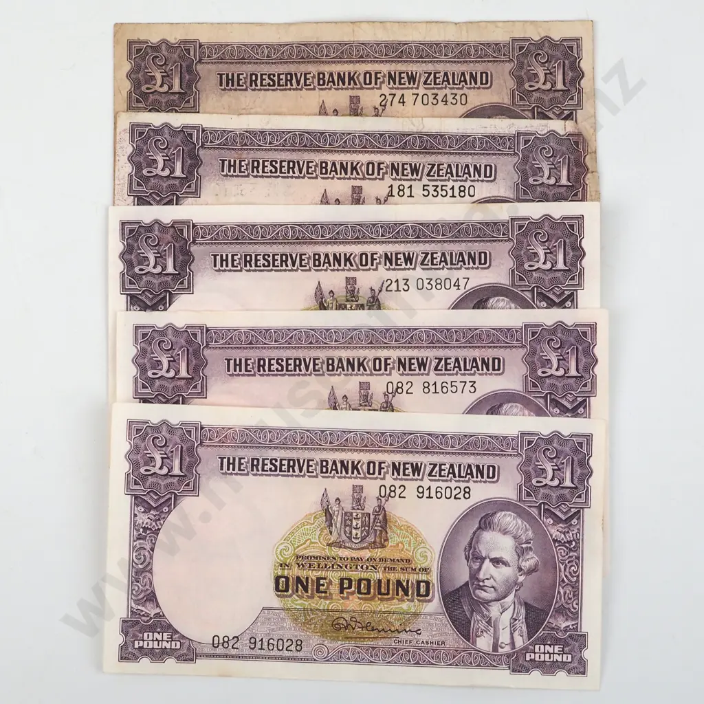 Five New Zealand One Pound Fleming Banknotes  Image 1++
