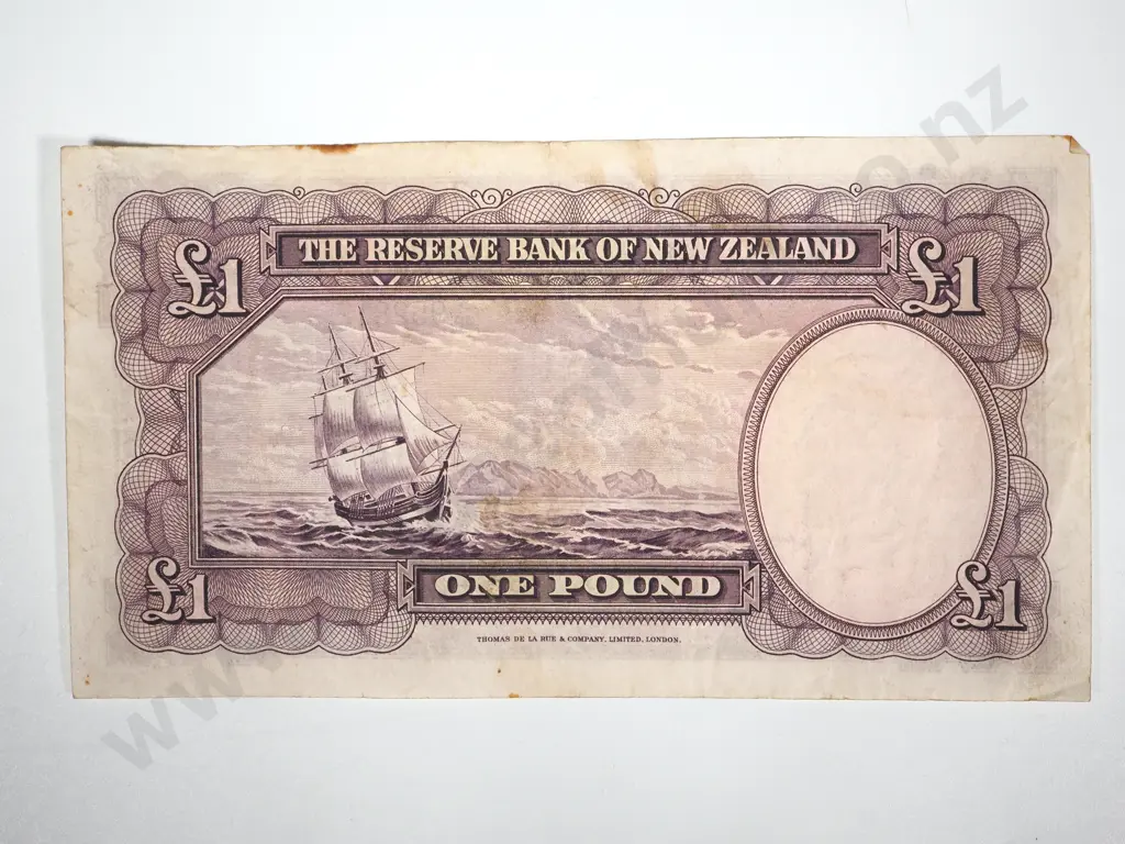 New Zealand One Pound Hanna 2nd Prefix Banknote  Image 1++