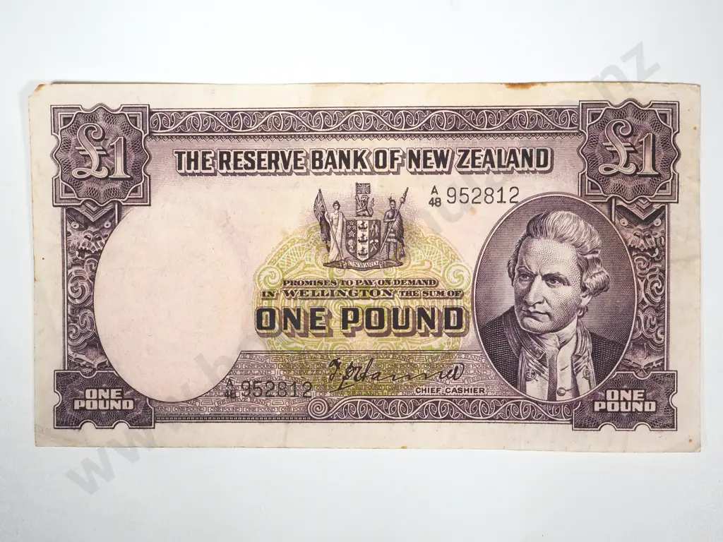 New Zealand One Pound Hanna 2nd Prefix Banknote  Image 1++