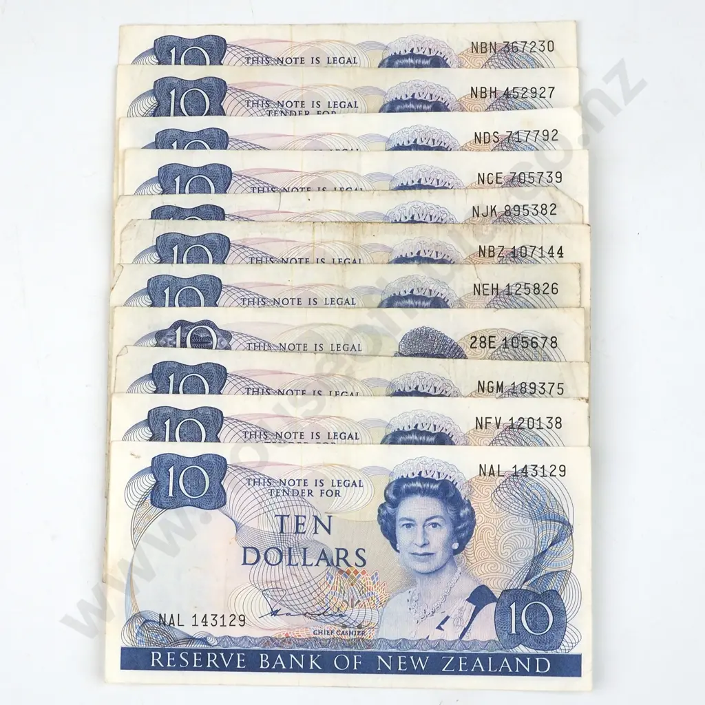 11 New Zealand 10 Dollar Hardie Banknotes - Circulated  Image 1++