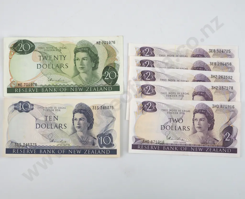 New Zealand 5x2/ 10 / 20 Hardie Banknotes - Better Grades  Image 1++