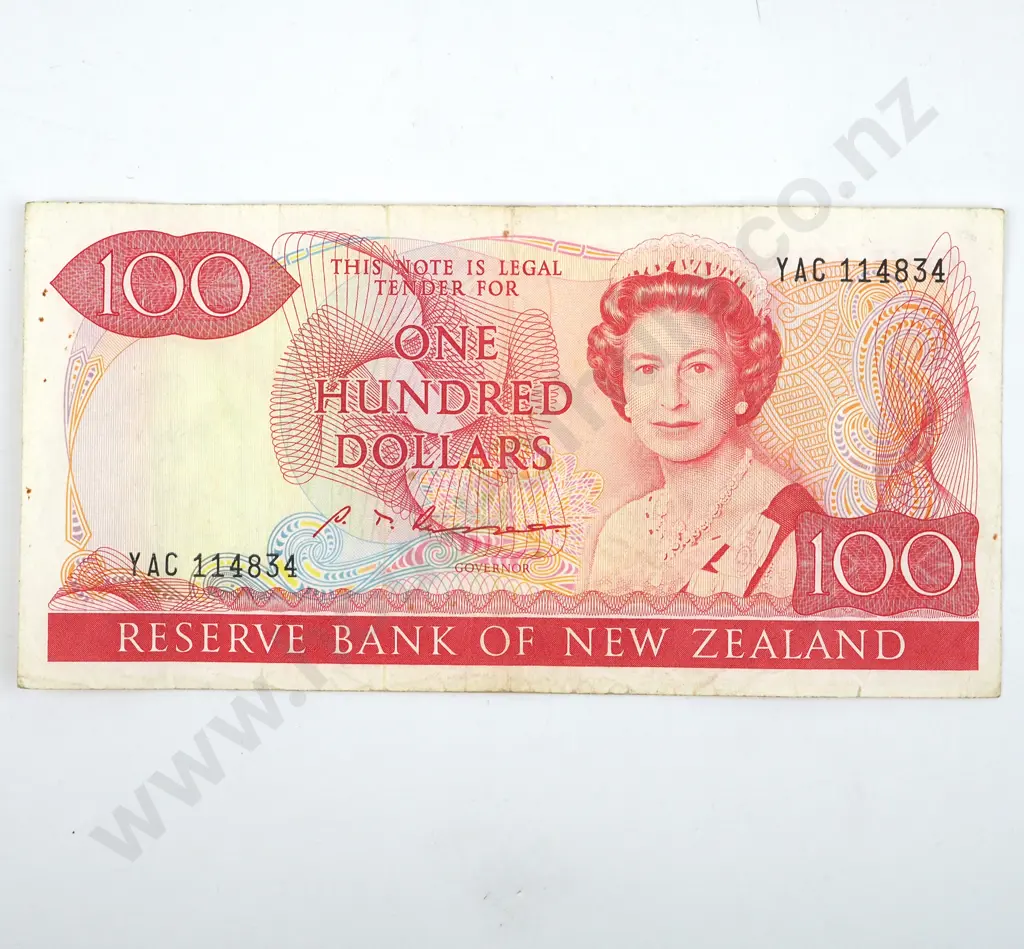 New Zealand 100 Dollar Russell Banknote: Middle Prefix  Image 1++