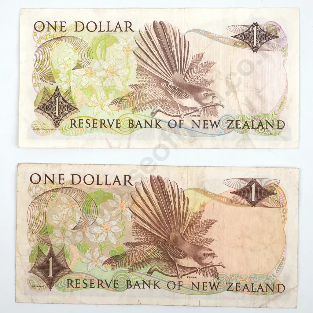 Two New Zealand One Dollar Hardie Star Banknotes  Image 1++