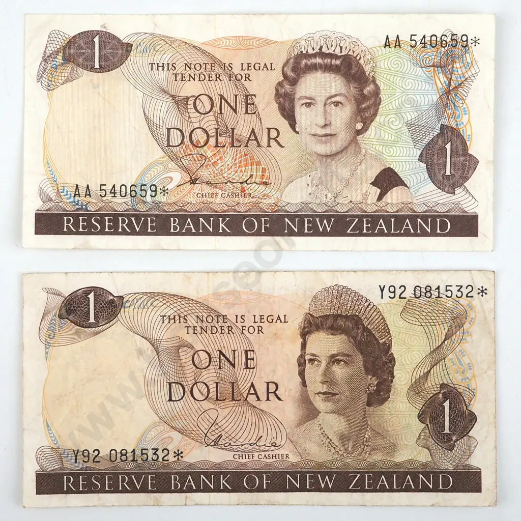 Two New Zealand One Dollar Hardie Star Banknotes  Image 1++