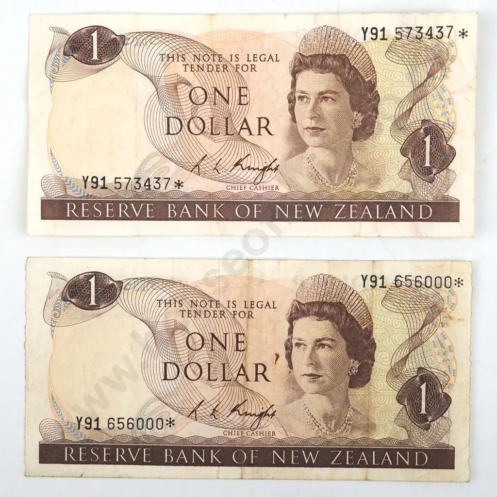 Two New Zealand One Dollar Knight Star Banknotes  Image 1++